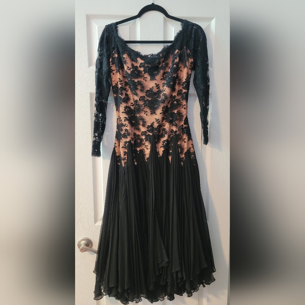 Travilla Size 6 Dress